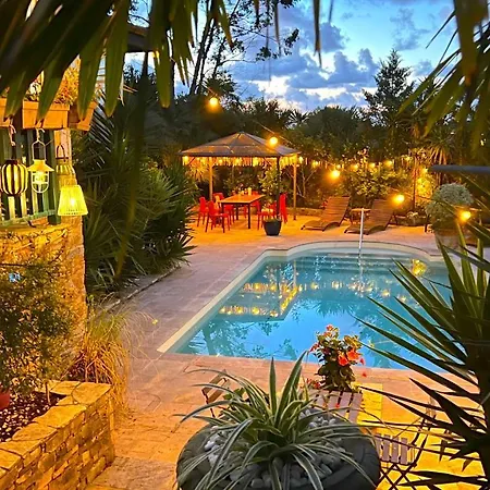 Merkel - 27 Pers - 11 Chambr - 10 Wc - Piscine Villa
