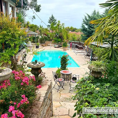 Villa Merkel - 27 Pers - 11 Chambr - 10 Wc - Piscine *