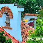 Villa Art-villa Merkel - 28 Pers - 11 Chambr - 10 Wc - Piscine *