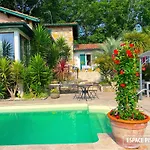 Art-villa Merkel - 28 Pers - 11 Chambr - 10 Wc - Piscine Anglet