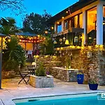 Villa Art-villa Merkel - 28 Pers - 11 Chambr - 10 Wc - Piscine