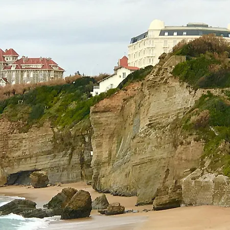 Merkel - 28 Pers - 11 Chambr - 10 Wc - Piscine