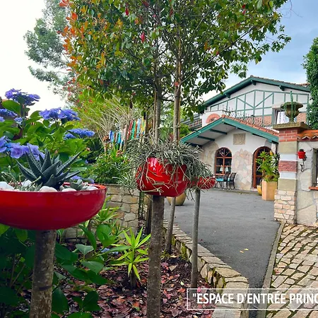 Art-villa Merkel - 28 Pers - 11 Chambr - 10 Wc - Piscine Vila Anglet