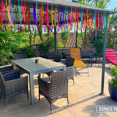 Merkel - 28 Pers - 11 Chambr - 10 Wc - Piscine *