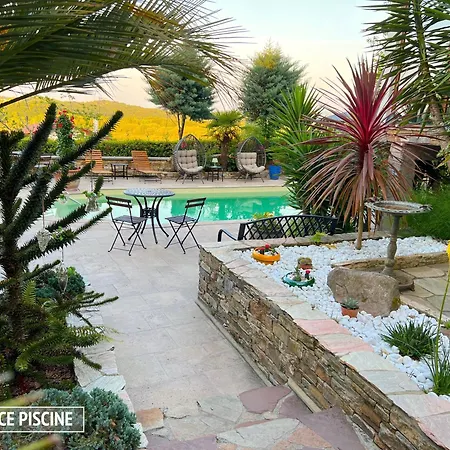 Merkel - 28 Pers - 11 Chambr - 10 Wc - Piscine 빌라 *