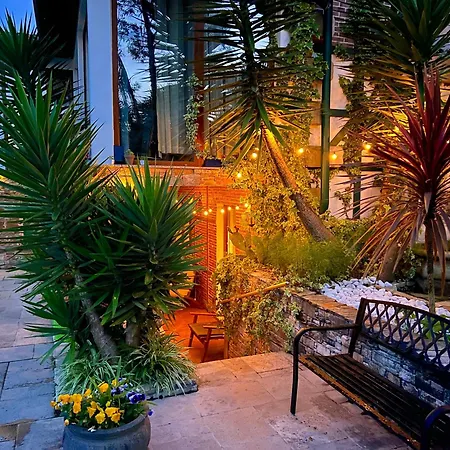 Merkel - 28 Pers - 11 Chambr - 10 Wc - Piscine 빌라 *