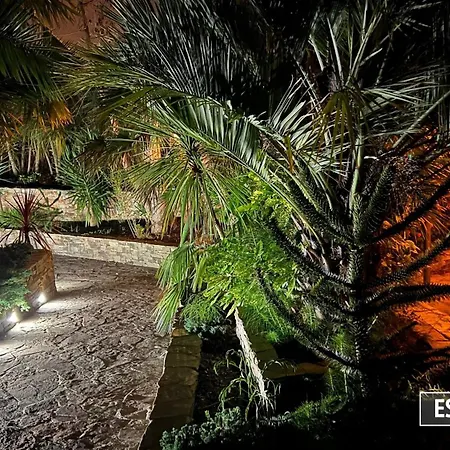 Merkel - 28 Pers - 11 Chambr - 10 Wc - Piscine Anglet