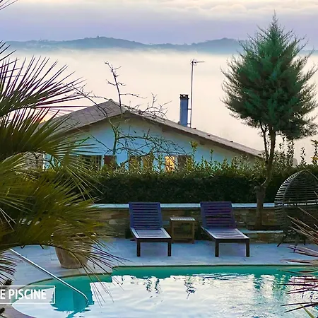 Merkel - 28 Pers - 11 Chambr - 10 Wc - Piscine 빌라