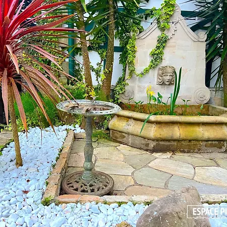 Merkel - 28 Pers - 11 Chambr - 10 Wc - Piscine *