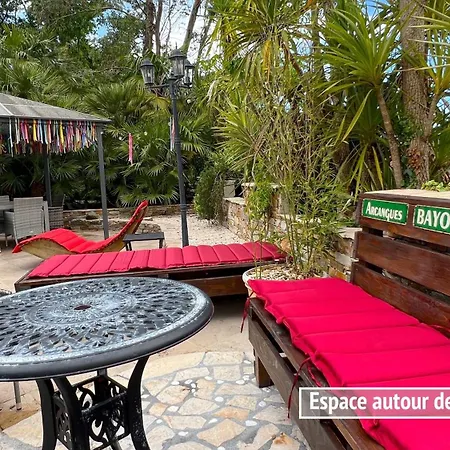 Merkel - 28 Pers - 11 Chambr - 10 Wc - Piscine