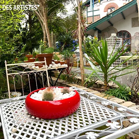 Merkel - 28 Pers - 11 Chambr - 10 Wc - Piscine