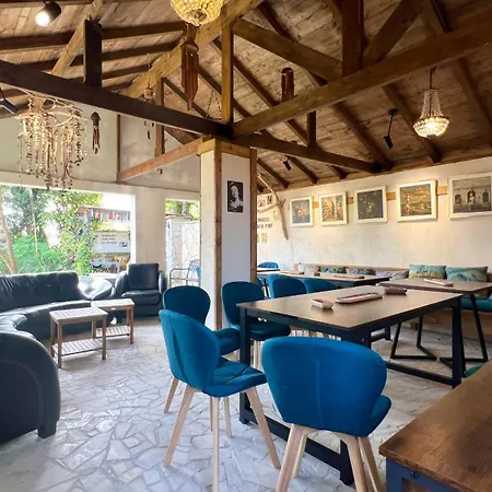Villa Art-villa Merkel - 28 Pers - 11 Chambr - 10 Wc - Piscine Anglet