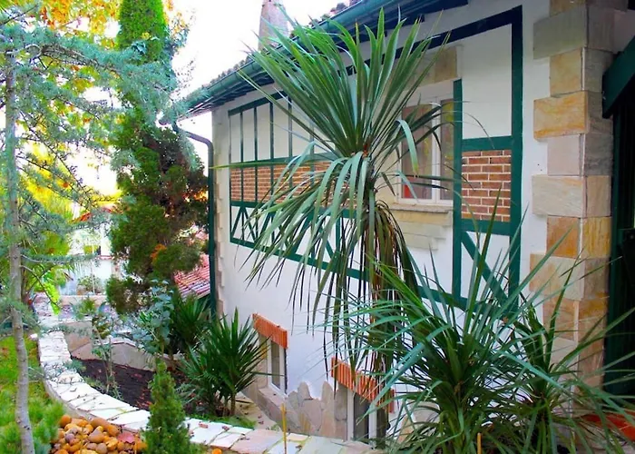 Art-villa Merkel - 28 Pers - 11 Chambr - 10 Wc - Piscine