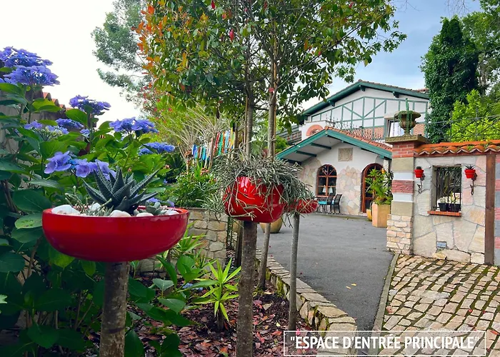 Art-villa Merkel - 28 Pers - 11 Chambr - 10 Wc - Piscine Villa Anglet