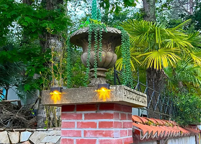 Art-villa Merkel - 28 Pers - 11 Chambr - 10 Wc - Piscine * Anglet