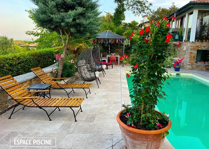 Art-villa Merkel - 28 Pers - 11 Chambr - 10 Wc - Piscine * Anglet