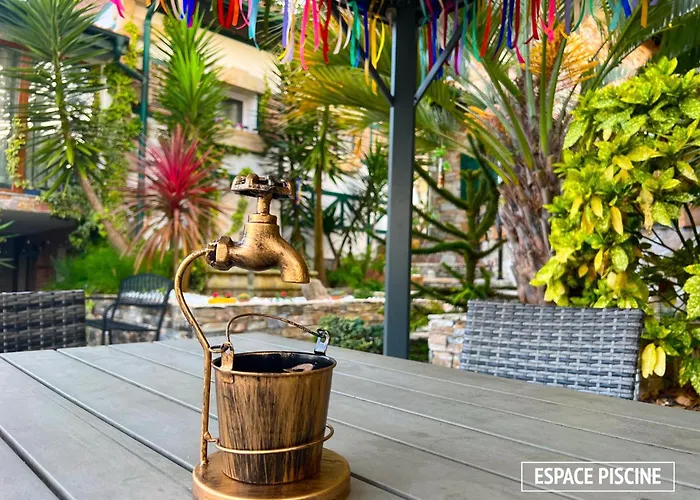 Art-villa Merkel - 28 Pers - 11 Chambr - 10 Wc - Piscine * Anglet